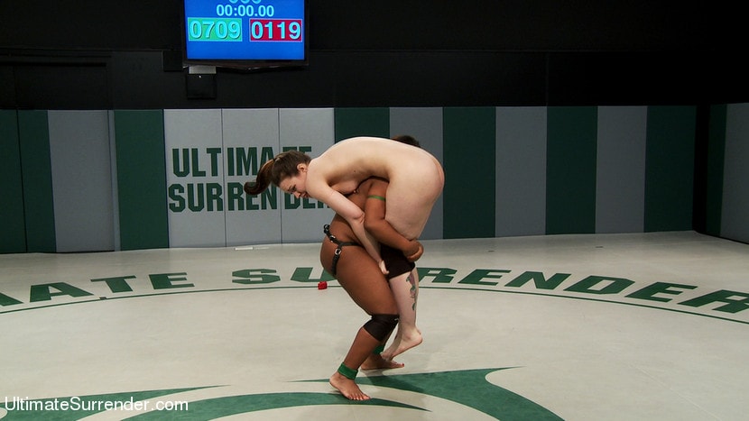 Kink 'Adrenaline Pumping Welther Weight Battle for the tournament 5 spot' starring Elizabeth Thorn (Photo 5)