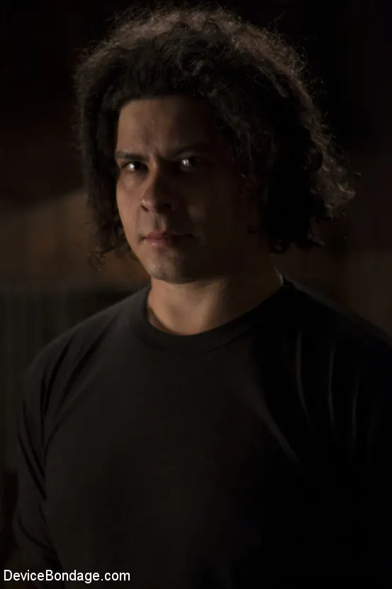 Elizabeth Thorn に '災害のためのレシピ' from 'Kink' (写真 1) Kink '災害のためのレシピ' 主演 Elizabeth Thorn (写真 1)