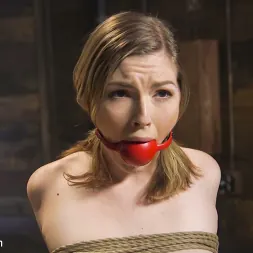 Ella Nova に 'Kink' アナル・スラットの訓練：エラ・ノヴァ (サムネイル 3)