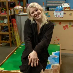 Ella Nova に 彼女の手と膝からブロンドファック子犬を怒らせることを熱望している (写真 14) Ella Nova に 'Kink' 彼女の手と膝からブロンドファック子犬を怒らせることを熱望している (サムネイル 14)