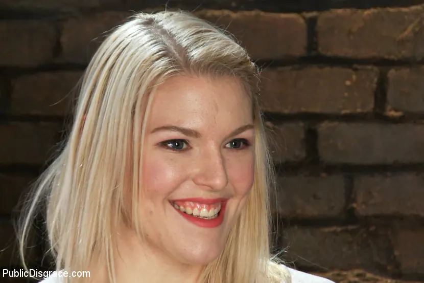 Kink '彼女の手と膝からブロンドファック子犬を怒らせることを熱望している' 主演 Ella Nova (写真 16)