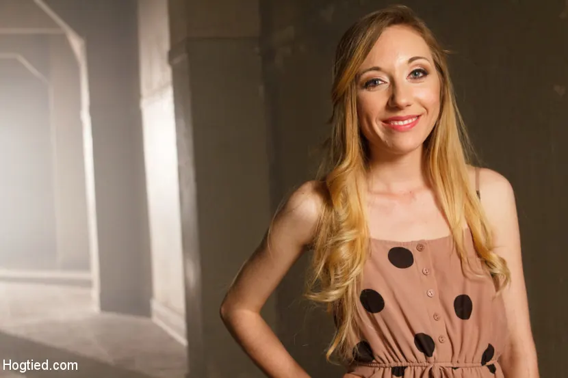 Emma Haize に '引き取られた熱いブロンドのニンフ' from 'Kink' (写真 10) Kink '引き取られた熱いブロンドのニンフ' 主演 Emma Haize (写真 10)