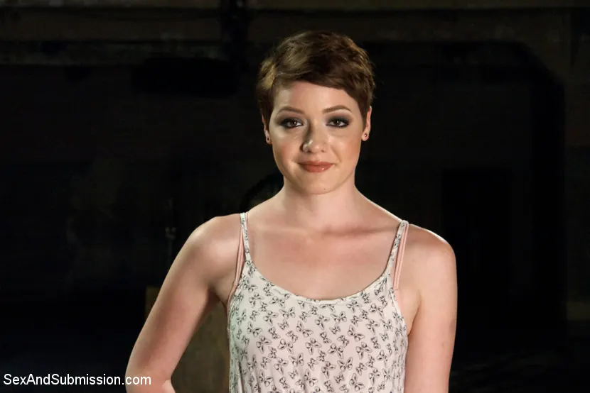 Emma Snow en 'La sauna' from 'Kink' (foto 2) Kink 'La sauna' protagonizando Emma Snow (foto 2)