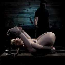 Erin Everheart en 'Kink' Erin Everheart: La nueva pelirroja sufre en brutal esclavitud (Miniatura 11)