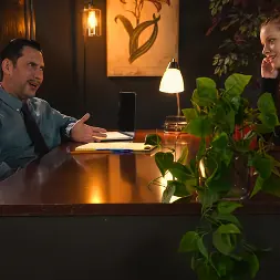 Erin Everheart en Consulta descuidada (foto 1) Erin Everheart en 'Kink' Consulta descuidada (Miniatura 1)