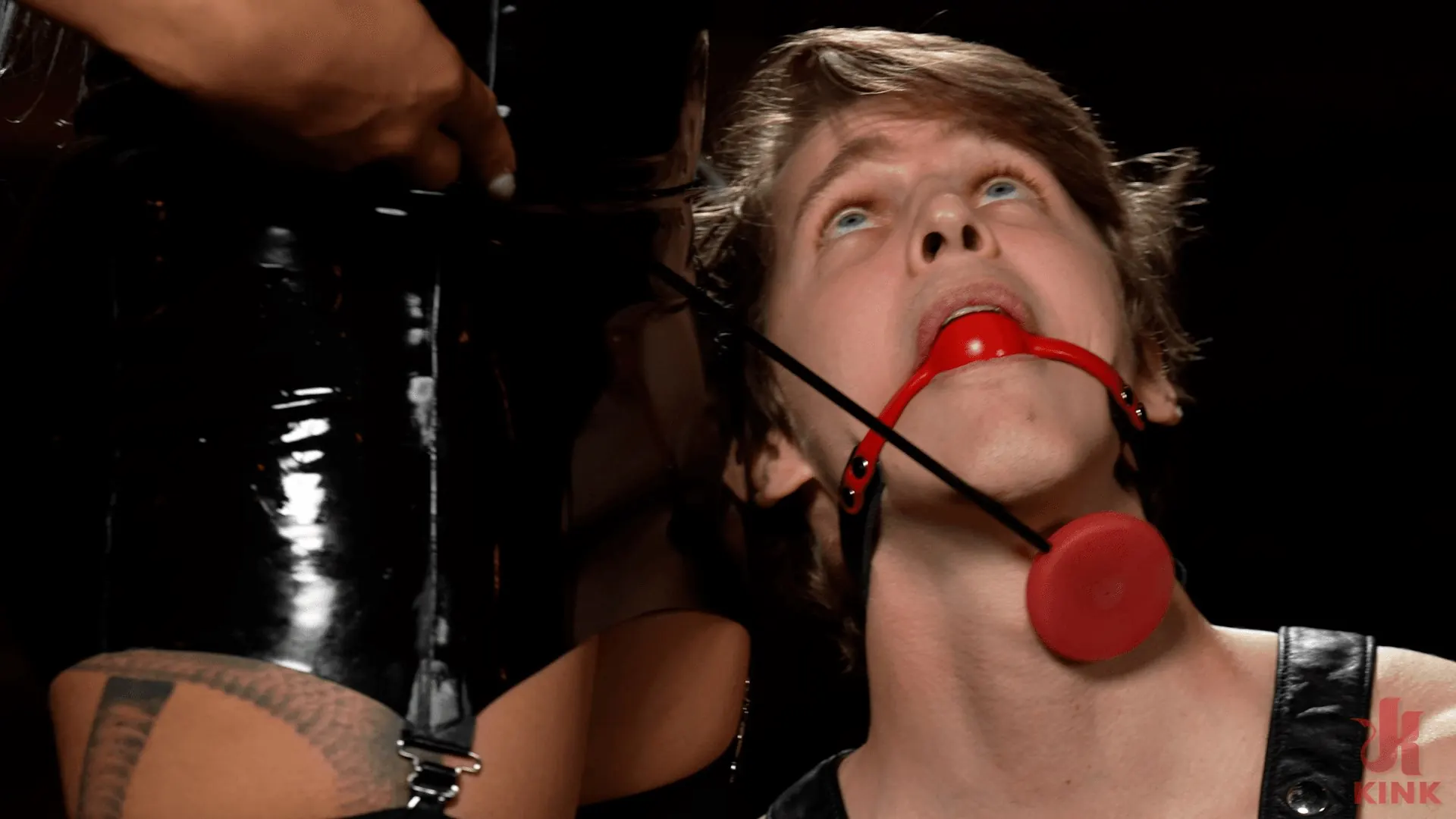 Eva Maxim に '賢者の征服:エヴァマキシムとセージルー' from 'Kink' (写真 2) Kink '賢者の征服:エヴァマキシムとセージルー' 主演 Eva Maxim (写真 2)