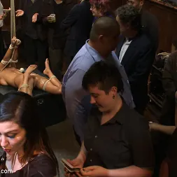 Evi Fox en 'Kink' ¡Adorable pequeña coqueta se deja follar en público! (Miniatura 7)