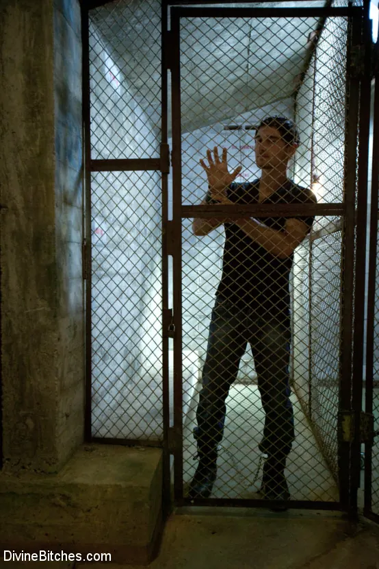 Kink 'Corrupt Bitch Cop' starring Felony (Photo 13)