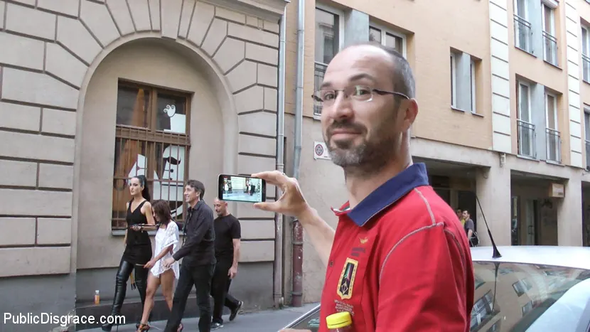 Kink 'Puta sin modales hace que llamen a la policía mientras chupa pollas al aire libre' protagonizando Fetish Liza (foto 19)