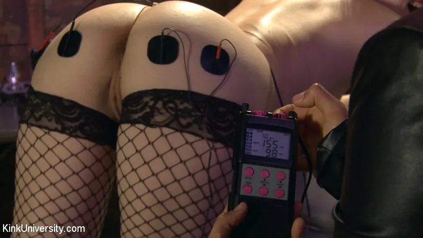 Fivestar en 'E-Stim 101: Introducción al electrosexo' from 'Kink' (foto 3) Kink 'E-Stim 101: Introducción al electrosexo' protagonizando Fivestar (foto 3)