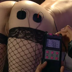 Fivestar en E-Stim 101: Introducción al electrosexo (foto 3) Fivestar en 'Kink' E-Stim 101: Introducción al electrosexo (Miniatura 3)