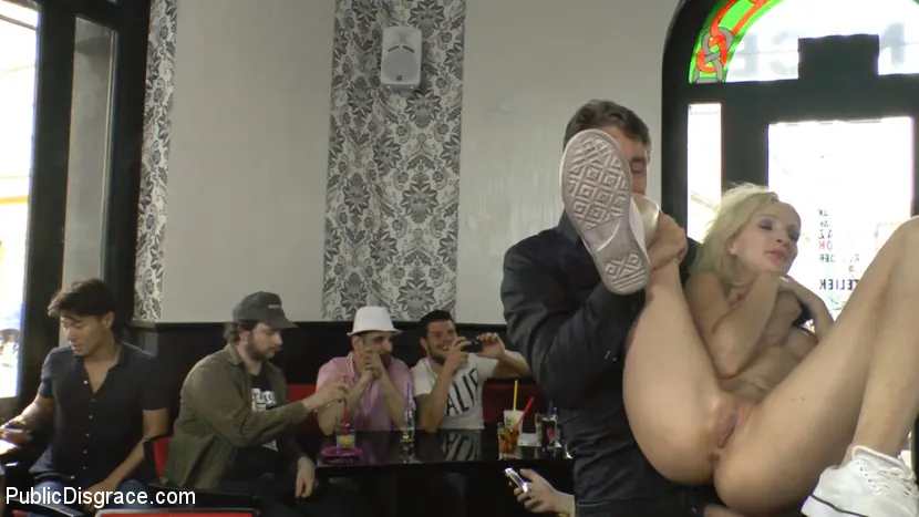 Kink 'La hermosa puta Melanie presta servicios a la vergüenza pública' protagonizando Melanie (foto 9)