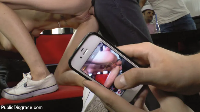 Melanie に 'ゴージャスな売春婦メラニー・サービス公開恥辱' from 'Kink' (写真 14) Kink 'ゴージャスな売春婦メラニー・サービス公開恥辱' 主演 Melanie (写真 14)