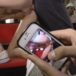 Melanie en La hermosa puta Melanie presta servicios a la vergüenza pública (foto 14) Melanie en 'Kink' La hermosa puta Melanie presta servicios a la vergüenza pública (Miniatura 14)