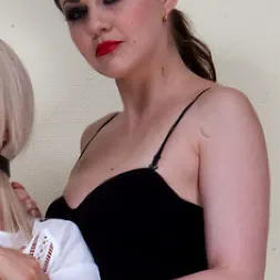 Melanie en La hermosa puta Melanie presta servicios a la vergüenza pública (foto 22) Melanie en 'Kink' La hermosa puta Melanie presta servicios a la vergüenza pública (Miniatura 22)