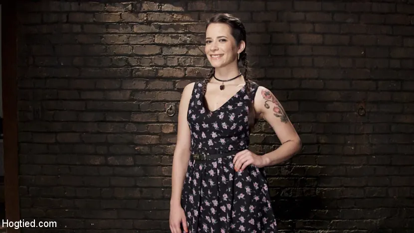 Freya French に 'オルガスムプレディジョンの熱いブルネット' from 'Kink' (写真 2) Kink 'オルガスムプレディジョンの熱いブルネット' 主演 Freya French (写真 2)