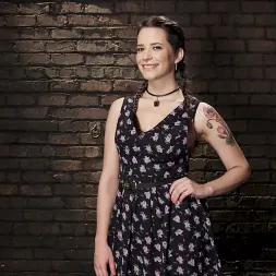 Freya French に 'Kink' オルガスムプレディジョンの熱いブルネット (サムネイル 2)