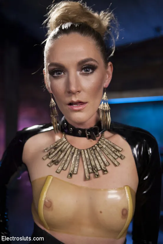 Kink 'The Debt Collector' starring Freya French (Photo 1)