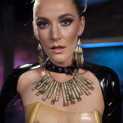 Freya French に 'Kink' 借金コレクター (サムネイル 1)
