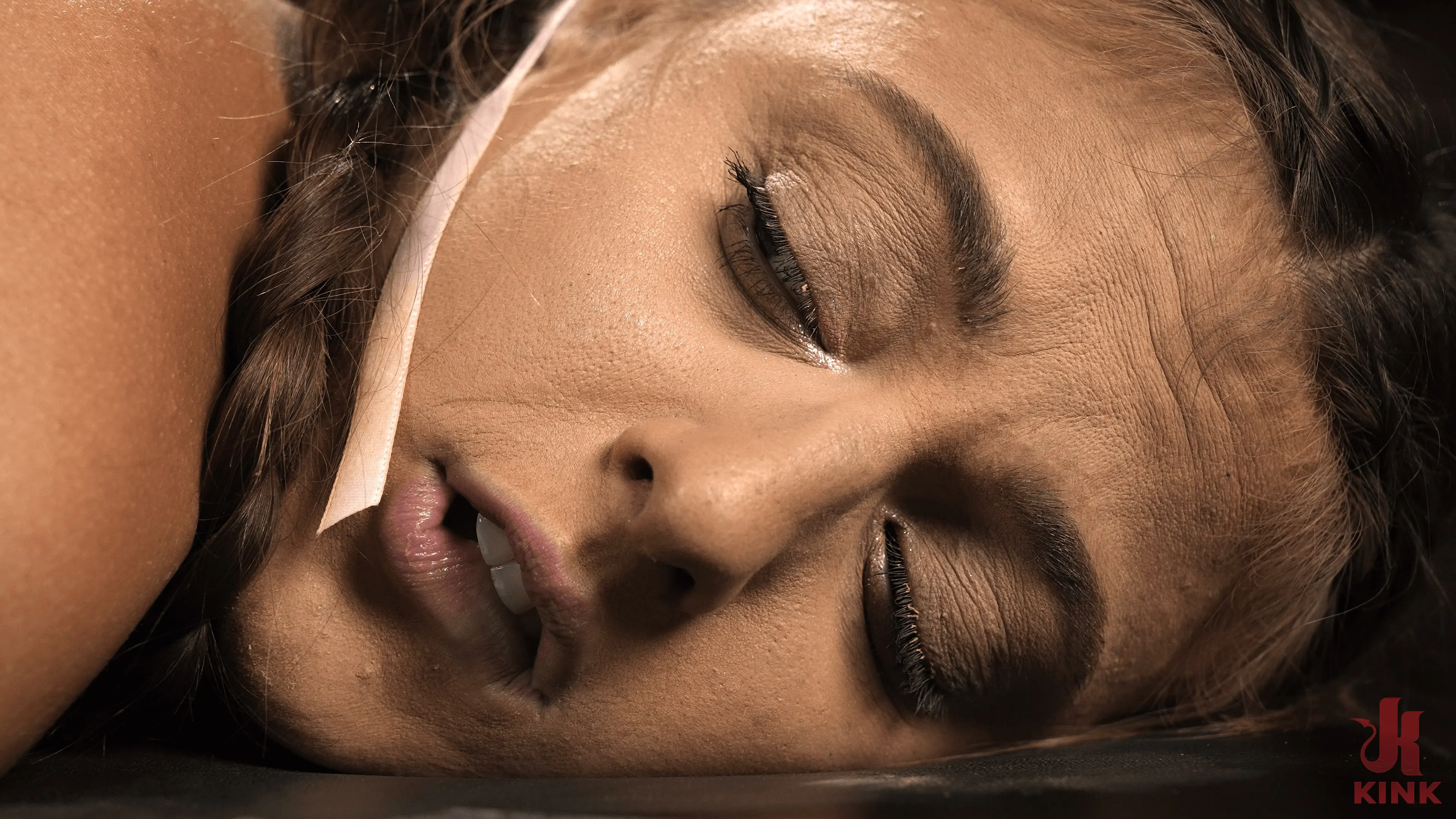 Kink 'Gia Derza: se adapta como un guante' protagonizando Gia Derza (foto 10)