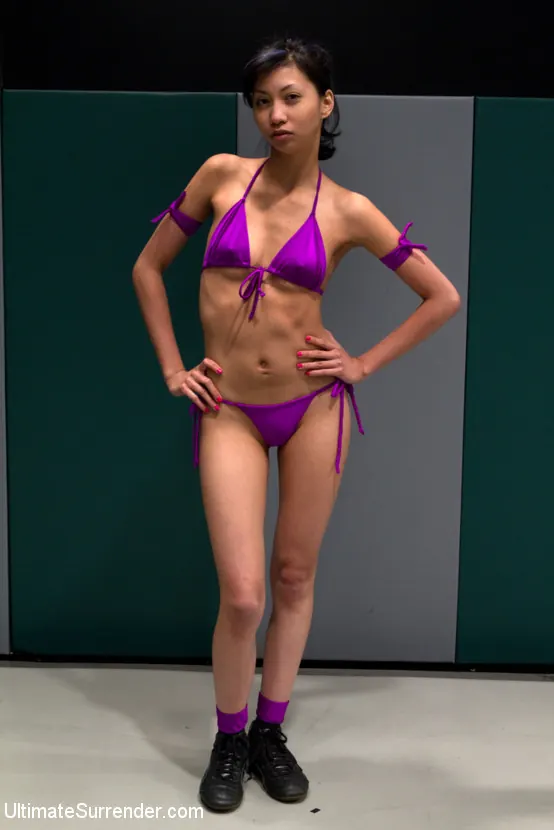 Kink 'Dos pesos pluma increíbles se enfrentan para ver quién es la chica más ruda de menos de 100 libras. ¡La perdedora está jodida!' protagonizando Gia DiMarco (foto 21)