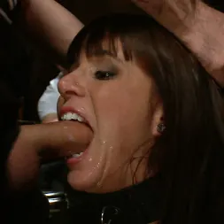 Gia DiMarco en 'Kink' gets Double Penetrated at a Public Bar (Miniatura 1)