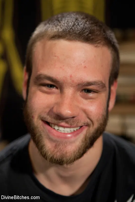 Kink '¡Gia FUCKING Dimarco da un ordeño de próstata tan intenso que tienes que verlo para creerlo!' protagonizando Gia DiMarco (foto 14)