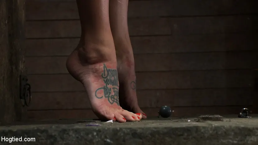 Kink '¿Cuánto puede aguantar una persona? Evidentemente, mucho, sobre todo cuando está tan indefensa.' protagonizando Gia DiMarco (foto 9)