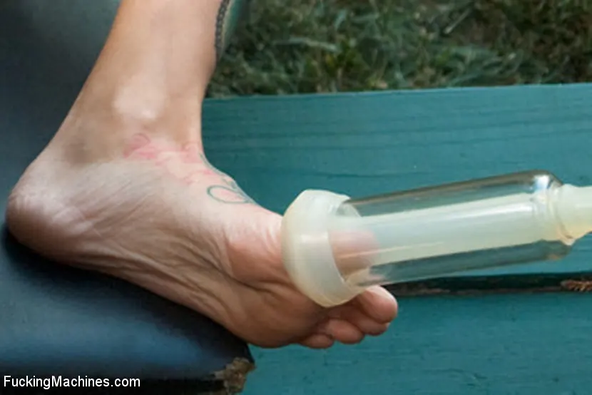 Kink 'La maldición final del coño: Gia recibe una mamada y una follada con máquinas malvadas' protagonizando Gia DiMarco (foto 8)