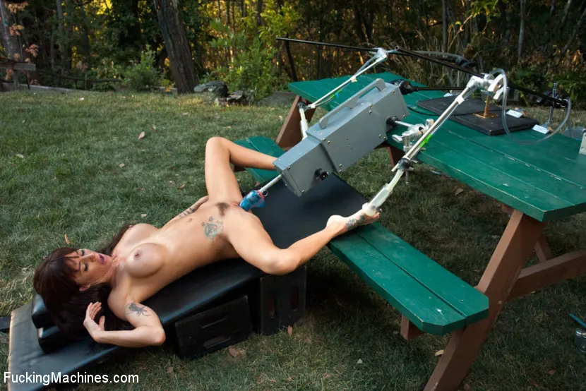 Kink 'La maldición final del coño: Gia recibe una mamada y una follada con máquinas malvadas' protagonizando Gia DiMarco (foto 13)