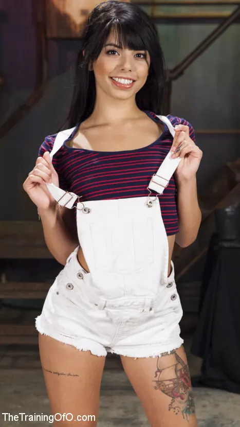 Kink 'Earns Her Collar' protagonizando Gina Valentina (foto 23)