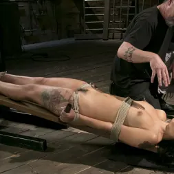 Gina Valentina に 'Kink' 小さなセクシープレイジナバレンティーナはロープボンデージで縛られてファック！ (サムネイル 15)