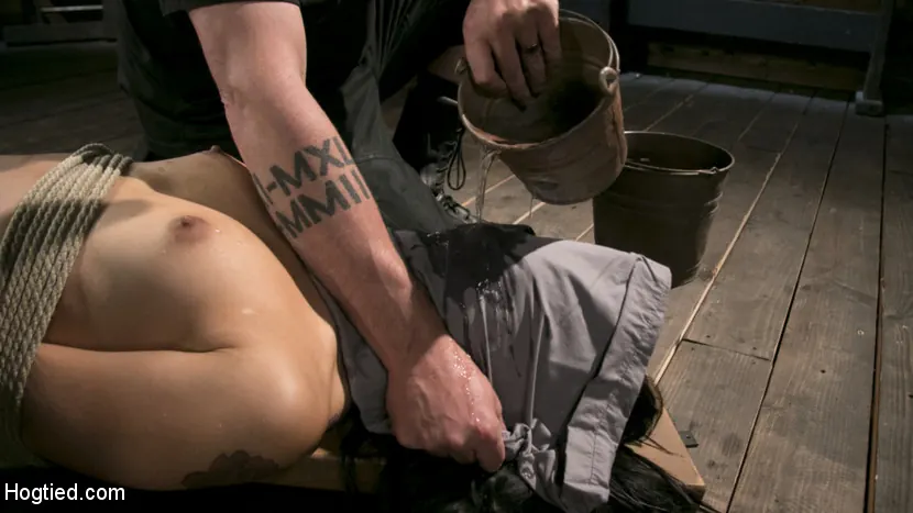 Kink '小さなセクシープレイジナバレンティーナはロープボンデージで縛られてファック！' 主演 Gina Valentina (写真 16)