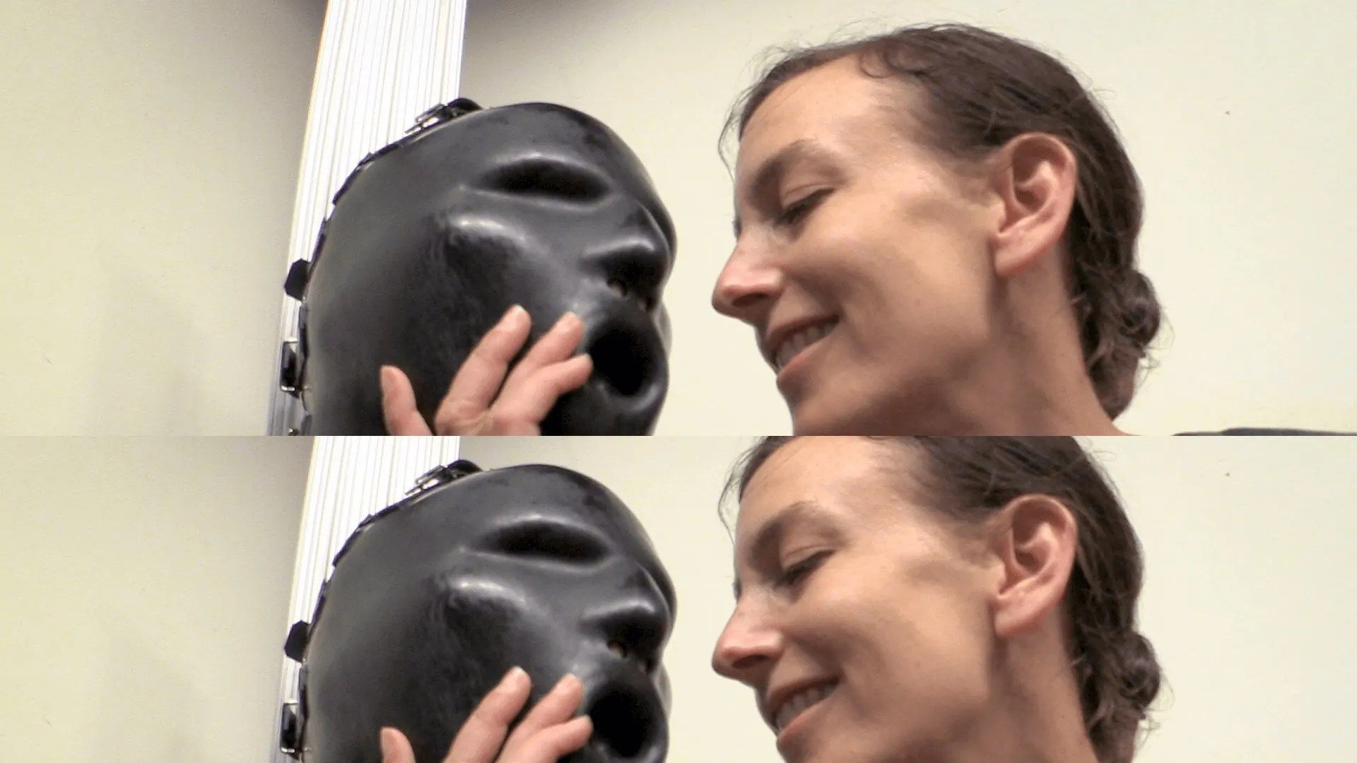 Kink 'Catsuit de goma, bondage de metal' protagonizando Goblintower (foto 6)