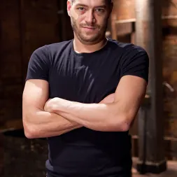 Goldie en 'Kink' Coño afeitado diminuto follado: Día uno de Goldie (Miniatura 18)