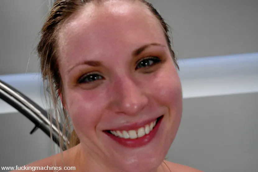 Kink '監督のピック：FuckingMachines.comクラシックシュート：アイアンプッシー' 主演 Harmony (写真 17)