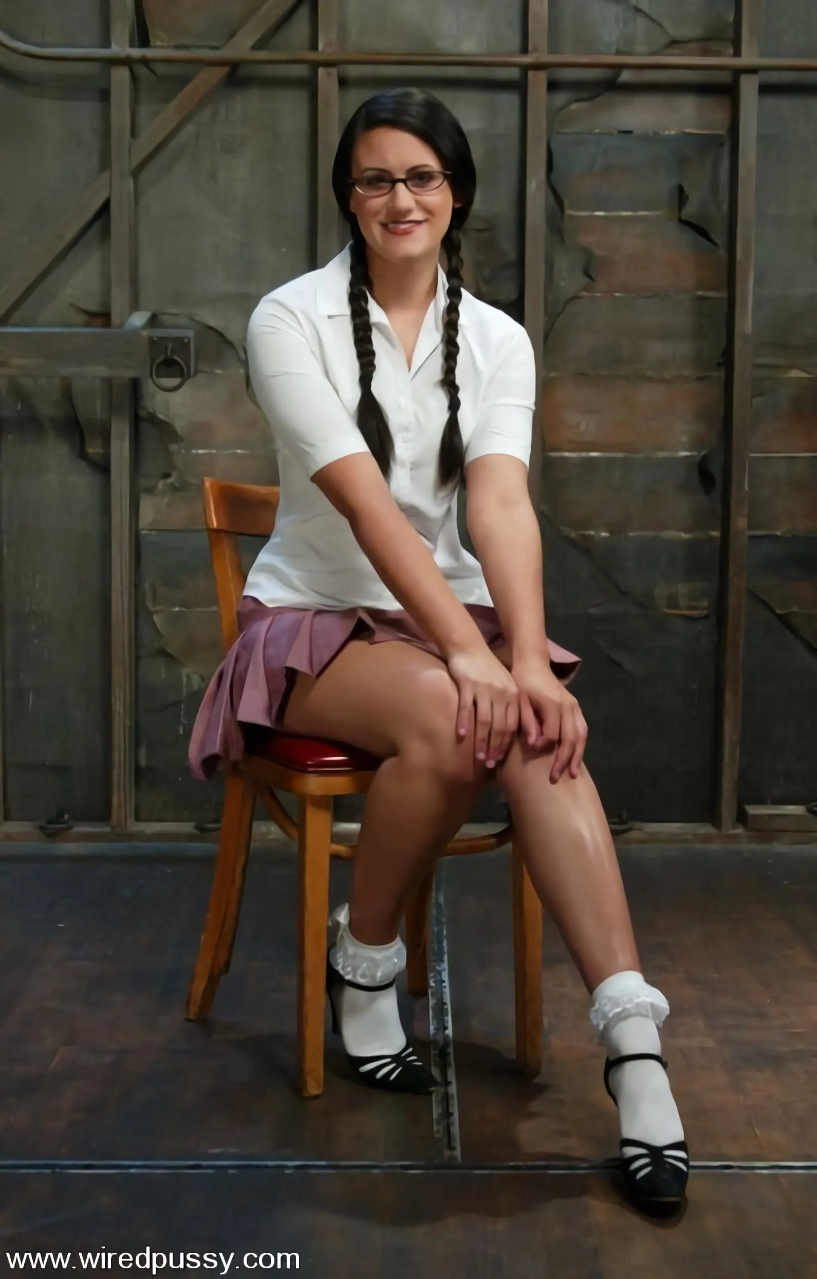 Kink 'Princess Donna Dolore, Harmony and Penny Barber' starring Harmony (Photo 1)