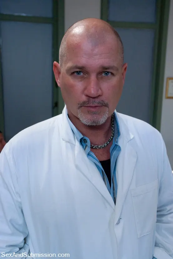 Kink 'El clon' protagonizando Harmony (foto 6)