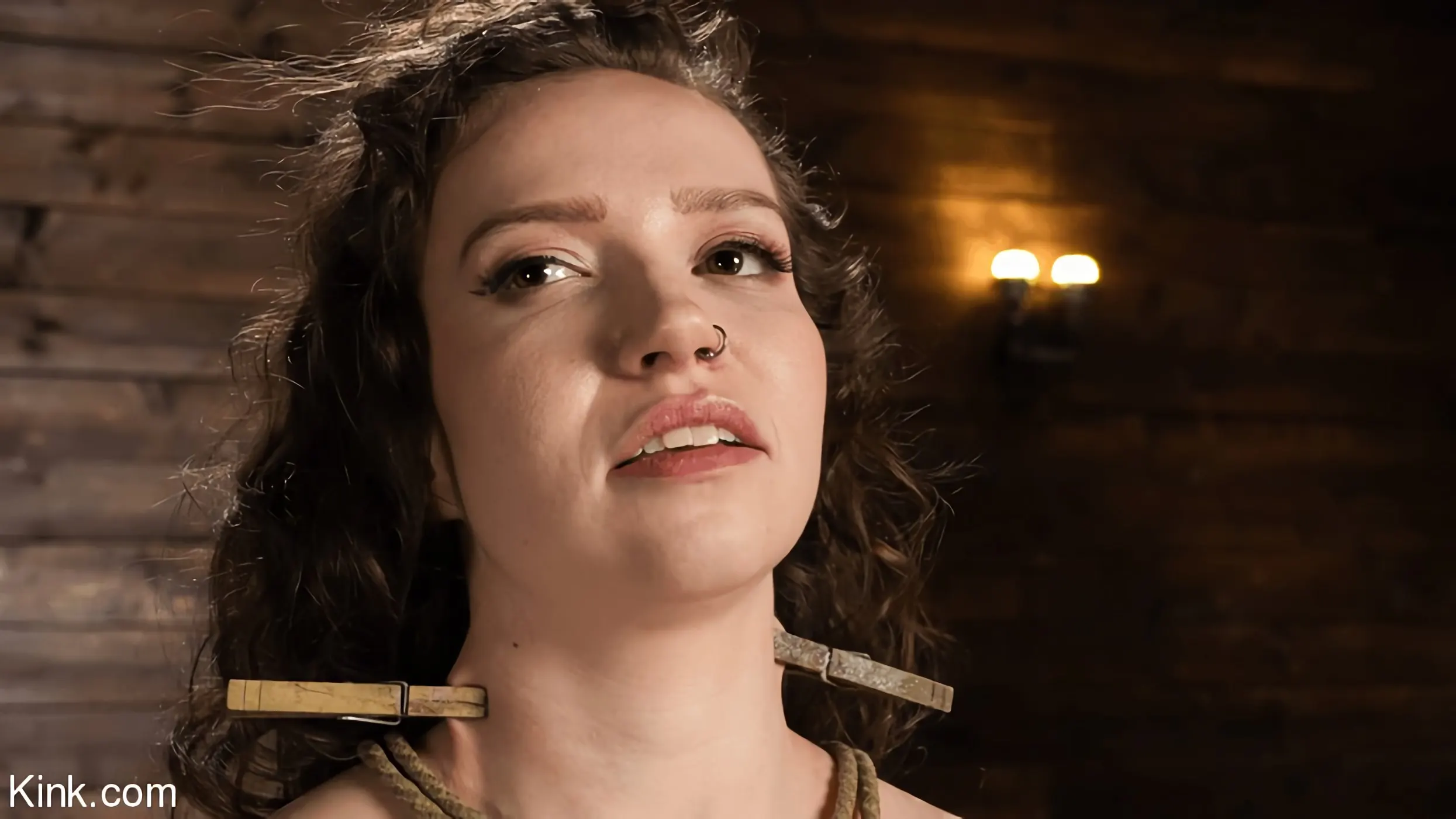 Hazel Paige に '筋金入りの束縛と苦痛' from 'Kink' (写真 5) Kink '筋金入りの束縛と苦痛' 主演 Hazel Paige (写真 5)