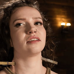 Hazel Paige に 'Kink' 筋金入りの束縛と苦痛 (サムネイル 5)