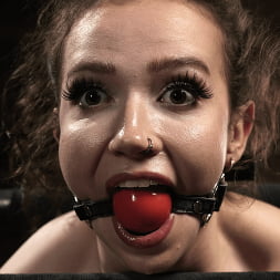 Hazel Paige に 'Kink' レザーとスチール:ヘーゼルペイジ (サムネイル 14)