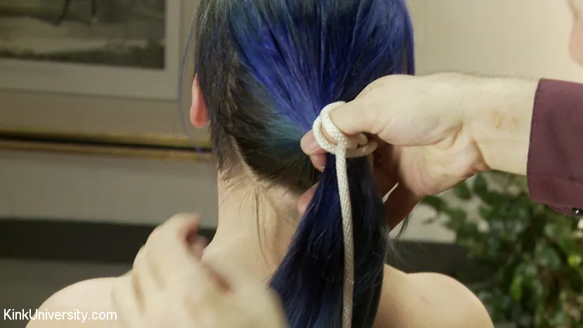 Kink '装飾的なボンデージとヘアタイ' 主演 Hexxus (写真 1)