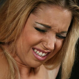 Hollie Stevens en 'Kink' and Isis Love (Miniatura 4)