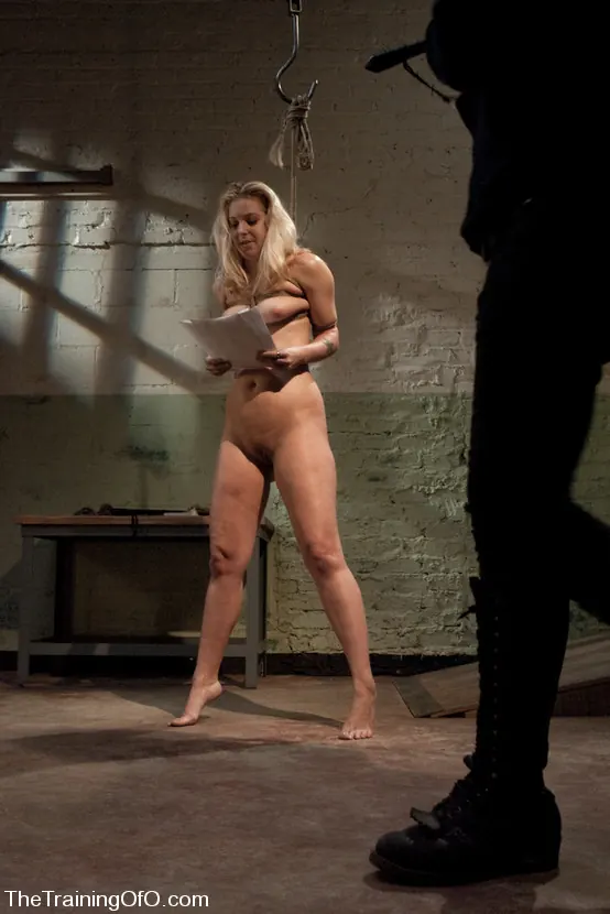 Hollie Stevens en 'El entrenamiento de Holly Stevens, día tres' from 'Kink' (foto 15) Kink 'El entrenamiento de Holly Stevens, día tres' protagonizando Hollie Stevens (foto 15)