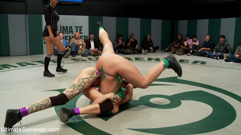 Kink '4 tough bitches battle in non-scripted Live Tag Team Action Devastating submission holds, Brutal!' starring Holly Heart (Photo 1)