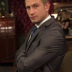 Holly Heart en 'Kink' All In: ¡Holly Heart es TRIPLEMENTE PENETRADA por ENORMES pollas gordas! (Miniatura 16)