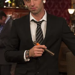 Holly Heart en 'Kink' All In: ¡Holly Heart es TRIPLEMENTE PENETRADA por ENORMES pollas gordas! (Miniatura 19)