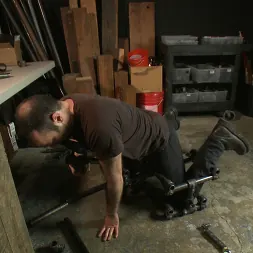 Holly Heart en 'Kink' Deep Inside: Device Bondage (Detrás de escena) (Miniatura 13)