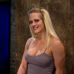 Holly Heart en 'Kink' Modelo de fitness local sufre la suspensión de bondage más horrible y dolorosa que existe. CATEGORÍA 5 (Miniatura 2)