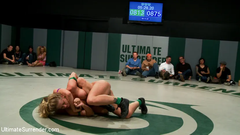 Kink '雨とオードリーは100ptのリードを持っています脂肪の女性が歌うまでは終わりはありません！最も激しい第3ラウンド！' 主演 Holly Heart (写真 7)